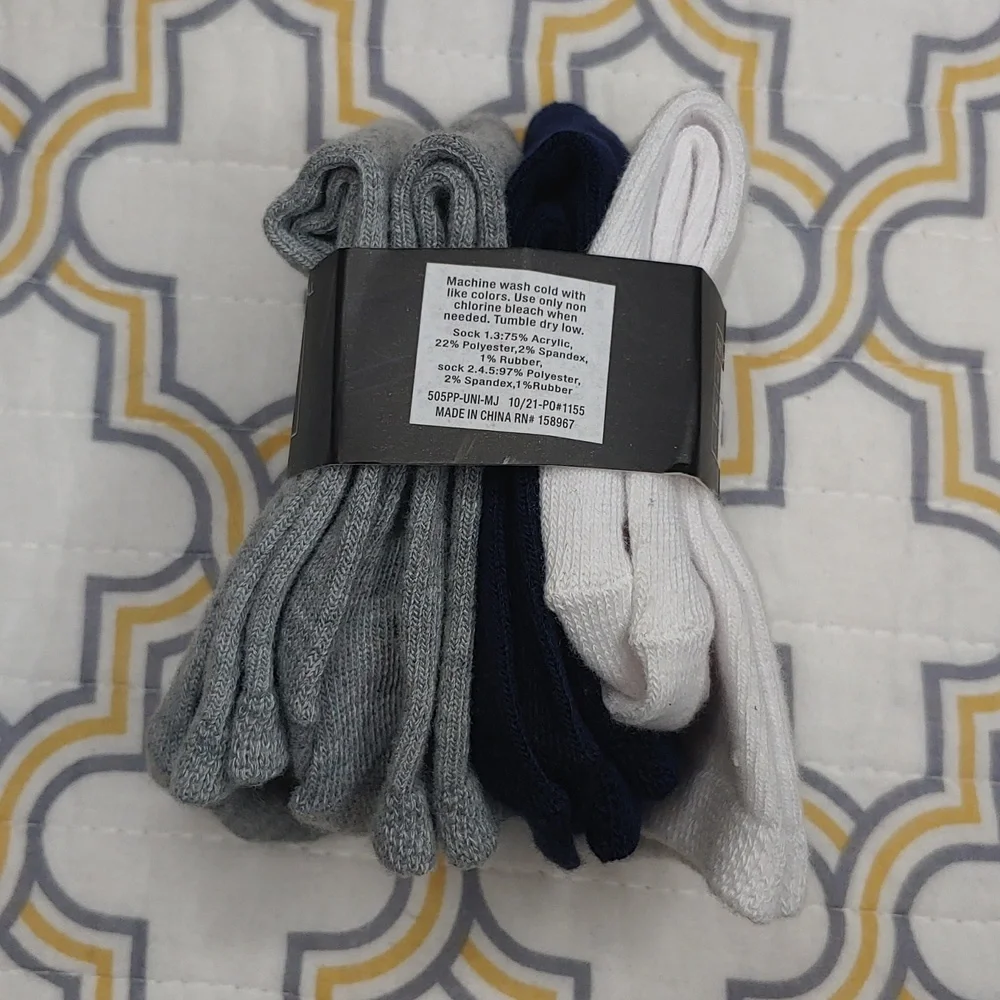 🎉 $5 CLEAR OUT: Max + Jake 4-Pack Kids Socks - Picture 2 of 4